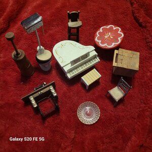 Lot of Vintage Dollhouse Furniture